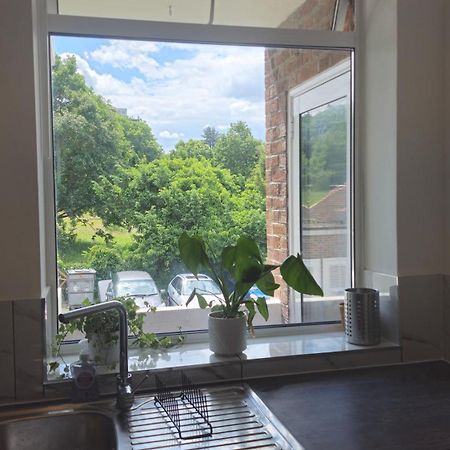 Bright Spacious Airy 2 Bed Flat Ийлинг Екстериор снимка