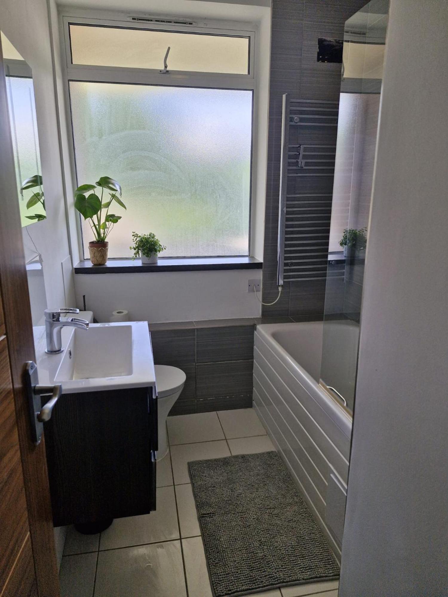 Bright Spacious Airy 2 Bed Flat Ийлинг Екстериор снимка